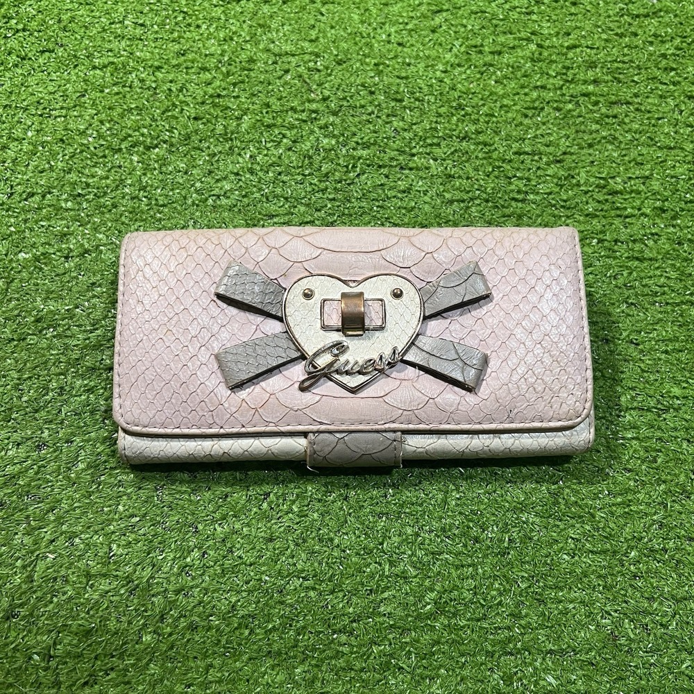 Vintage Y2K GUESS Wallet 2000s Snap Bow Heart Charm Mauve Pink gator Embossed‎